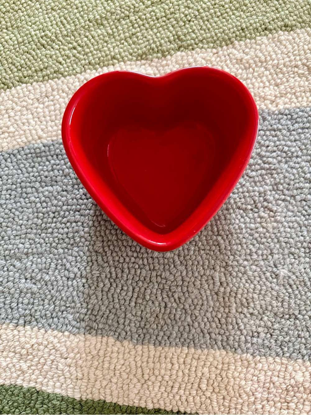 Le Creuset Heart Shaped 300 ml Stoneware Ramekin in Cerise
